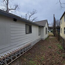 Building Photo - 6810 Bleker St