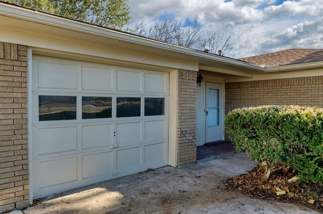 Foto del edificio - Live Comfortably in this 3 bedroom home! Available Now!