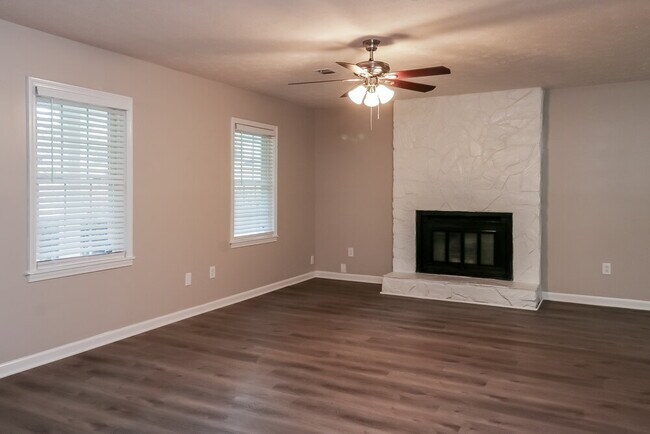 Foto del edificio - 4624 N View Rd NW