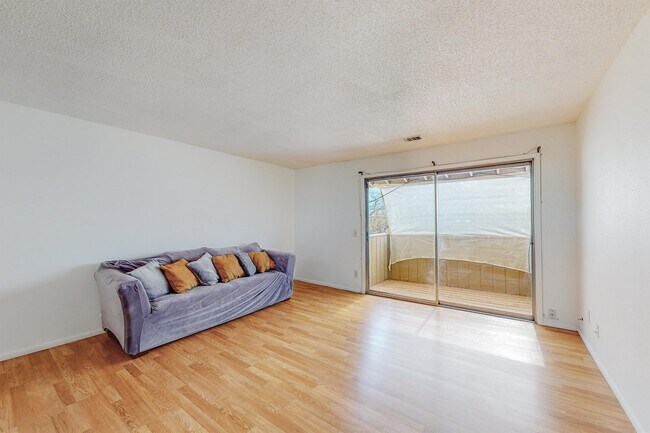 Foto del edificio - 3851 Montgomery Blvd NE