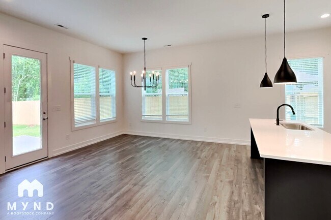 Building Photo - 1027 Trembeth Dr