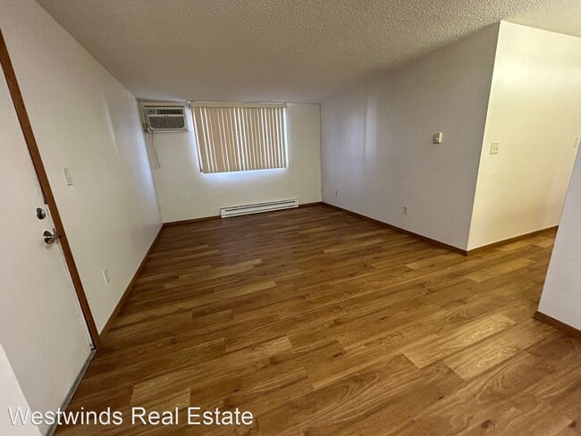 Building Photo - 2 br, 1 bath House - 914 Benton Drive #14