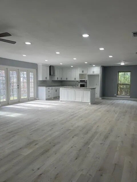 Foto del edificio - Room in House on Springhill Dr