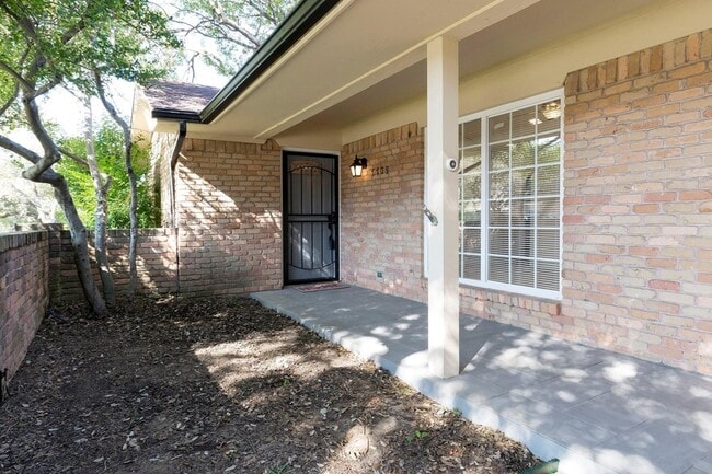 Foto del edificio - 7709 Village Trail Dr