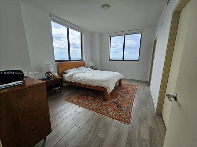 Foto del edificio - 999 SW 1st Ave