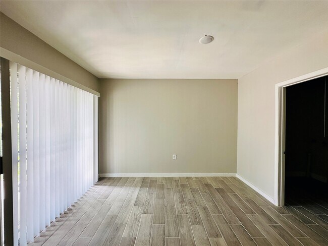 Foto del edificio - 7621 Sundown Dr