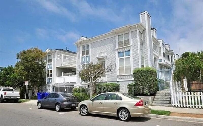Primary Photo - 211 Dahlia Ave