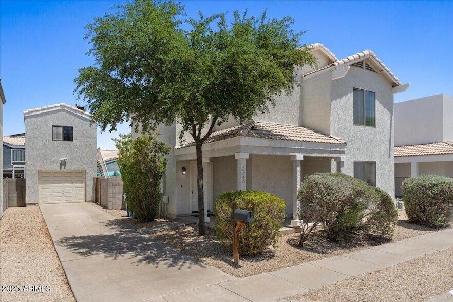 Foto principal - 2730 E Cambridge Ave