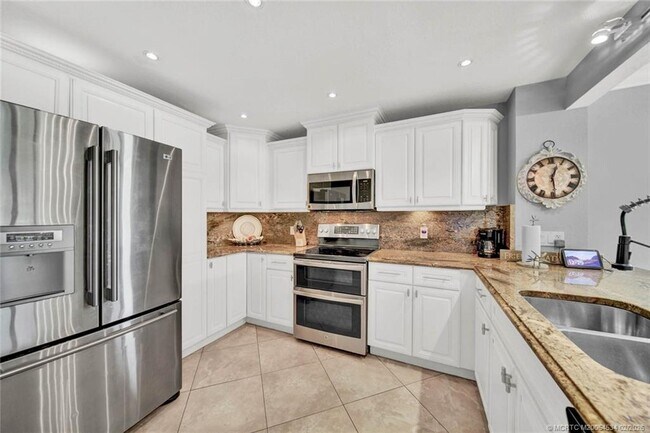 Building Photo - 10680 S Ocean Dr