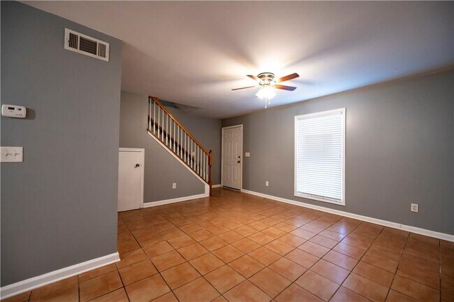 Foto del edificio - 122 Summer Pl NW