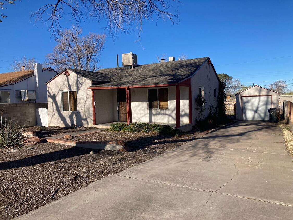 411 Vassar Dr SE, Albuquerque, NM 87106 House for Rent in Albuquerque, NM