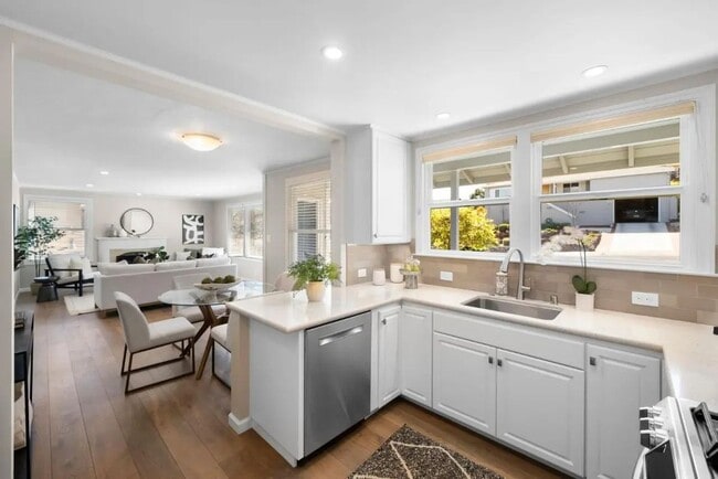 Building Photo - 1141 Villa Ave