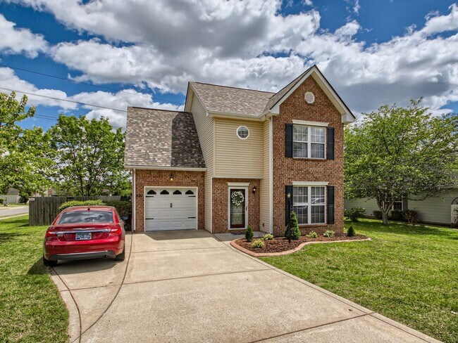 Building Photo - Beautiful 3 Bedroom Home with Fenced in Ba...