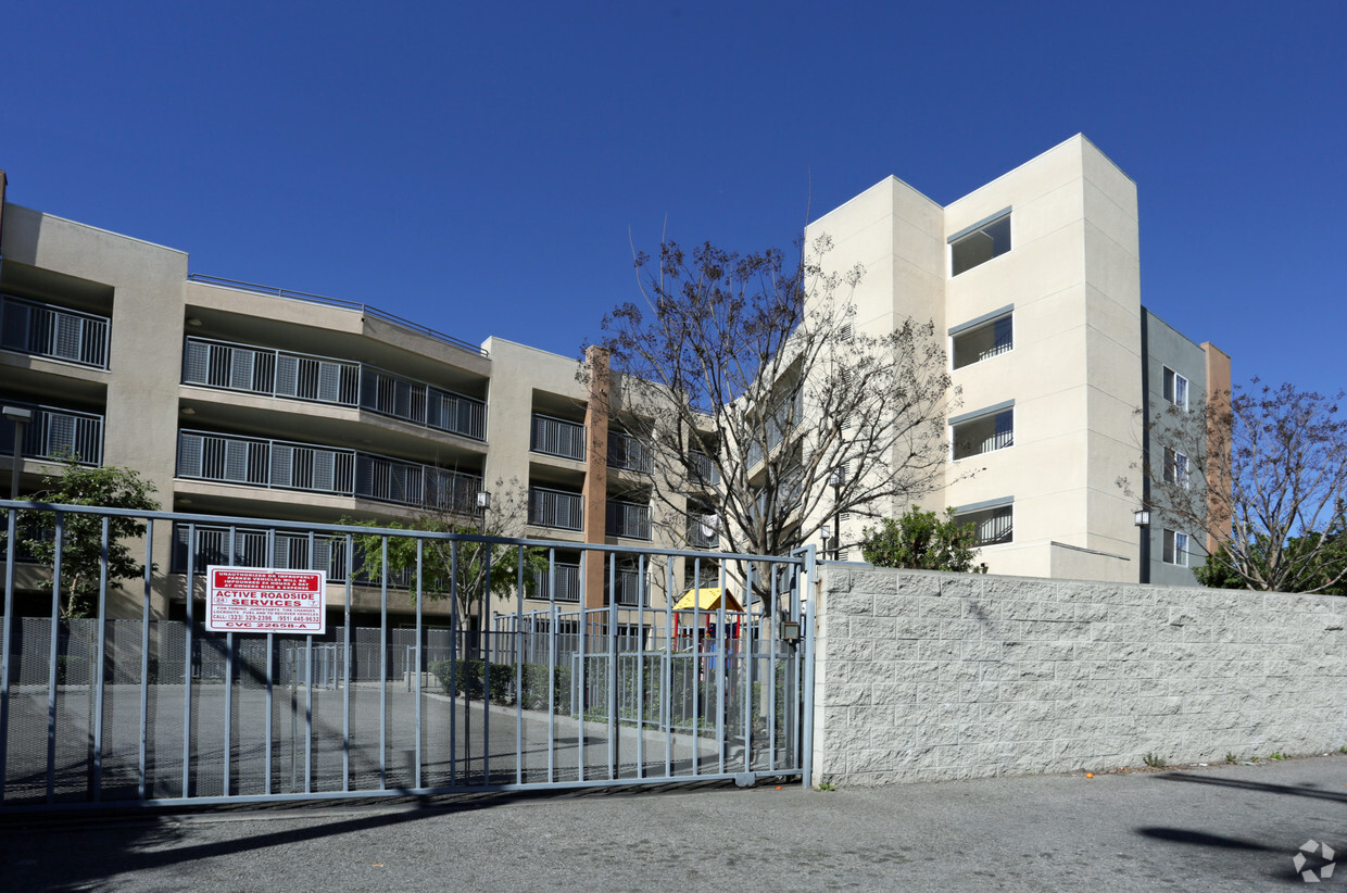 Foto del edificio - Amistad Plaza