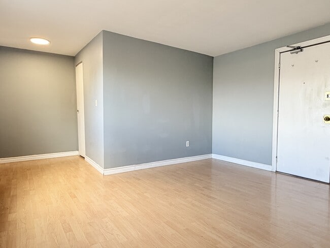 Photo du bâtiment - 751 Windsor Ave