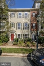 Building Photo - 207 Garden View Way
