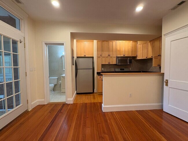 Foto del edificio - 165 Winthrop Rd