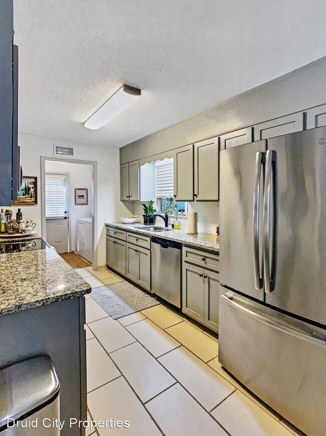 Building Photo - 4 br, 2 bath House - 2626 Lakewood Circle