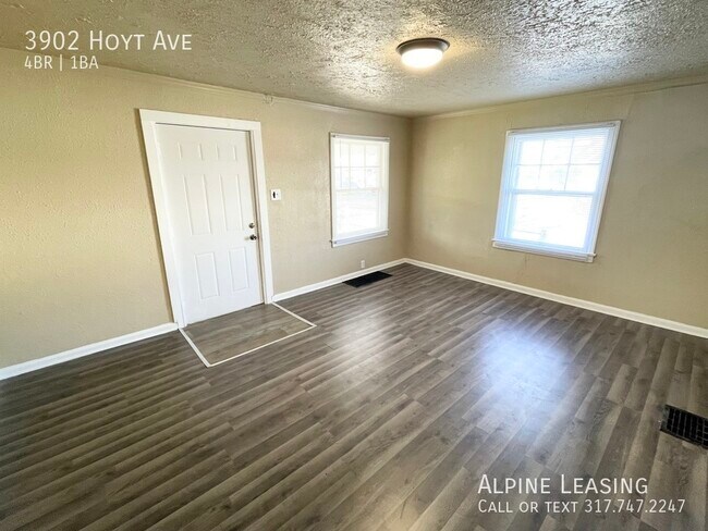 Foto del edificio - Christian Park area 4BR House w/Garage!