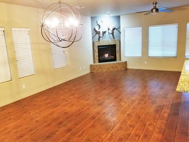 Foto del edificio - Beautiful, Pet Friendly, Multi-level, 2110 sqft, Luxury Townhouse w/A/C! 3 Bed, 2.5 Bath, + Loft ...