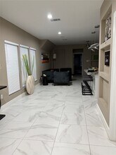 Building Photo - 9134 Brandon St