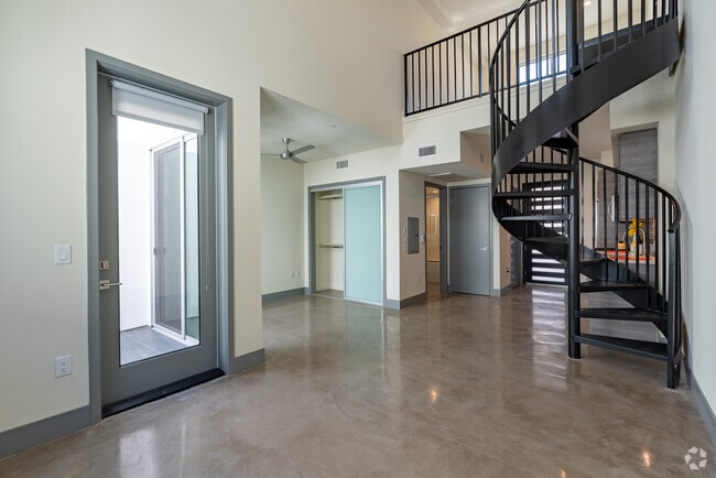 Loft Estudio - 640SF - T Loft Apartments