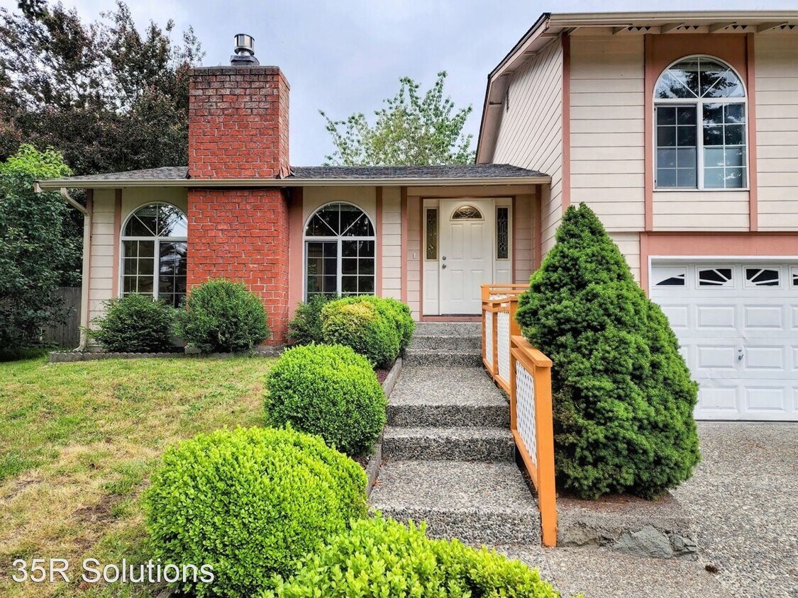 4 br, 3 bath House 14220 112th Ave NE House for Rent in Kirkland