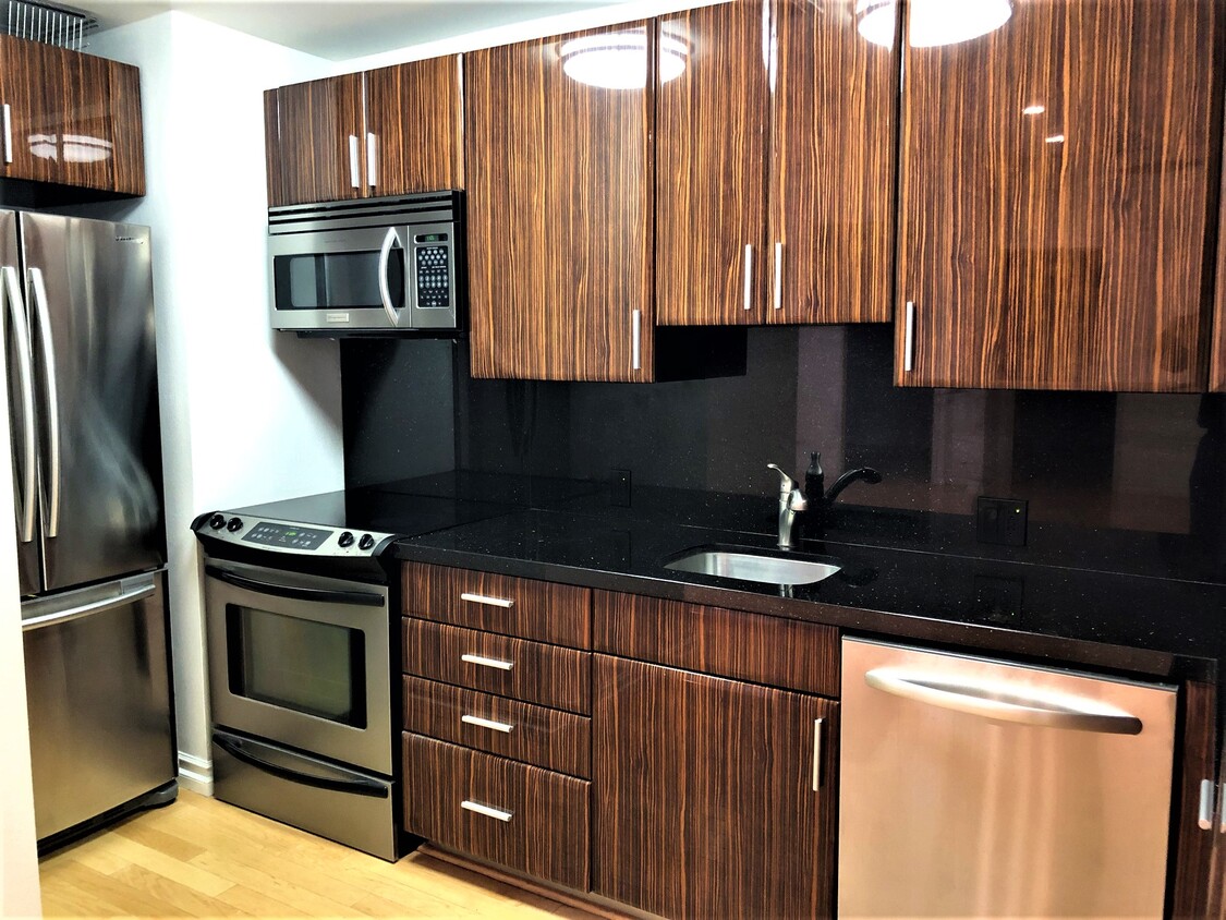 Clean, well appointed kitchen - 1540 7th St