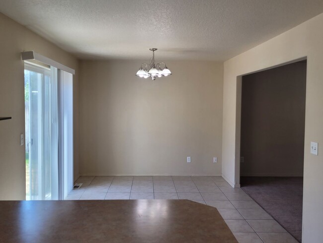 Foto del edificio - 511 Sandalwood Pl