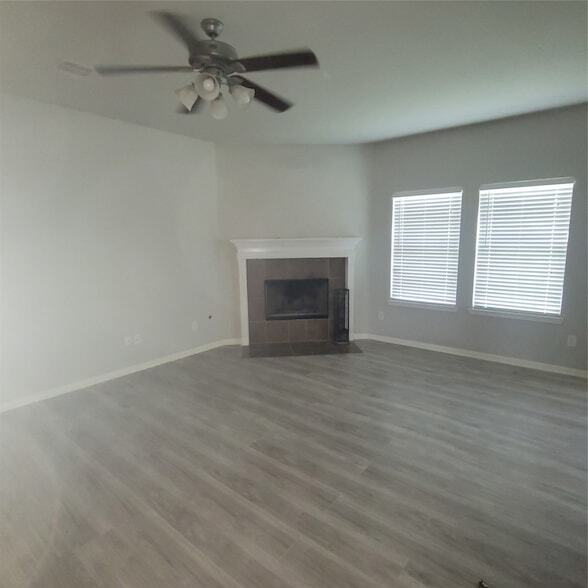 Primary Photo - 306 Edgewater Park Dr