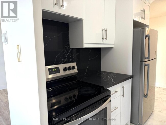 Building Photo - 270 Palmdale Dr