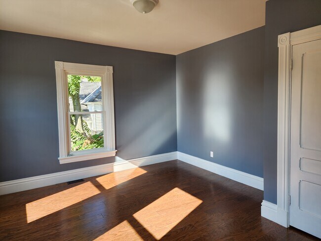 Building Photo - 6 Thorndike St