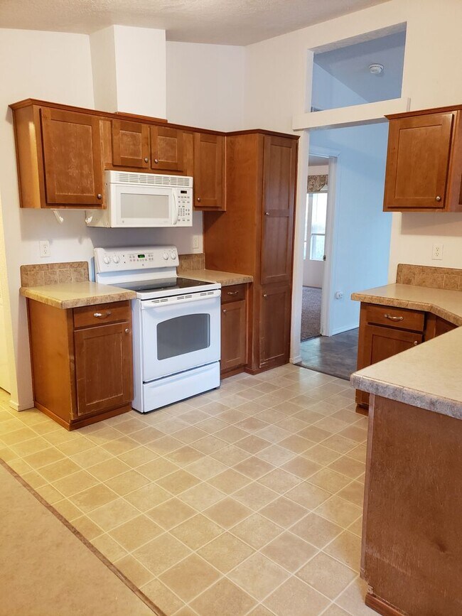 Building Photo - 3 Bedroom in Timberlakes