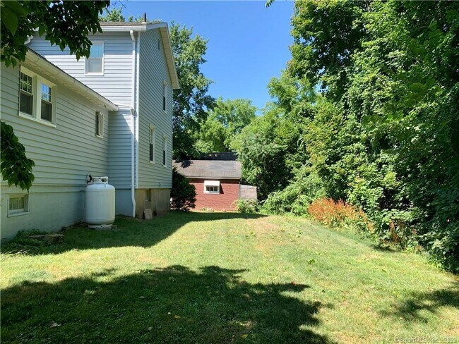 Building Photo - 575 Butternut St