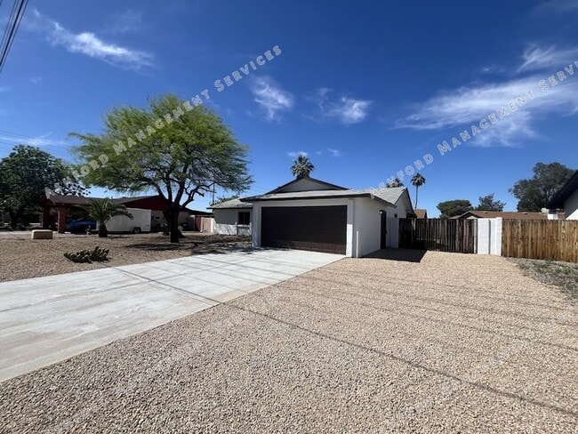 Building Photo - BEAUTIFUL 3 BEDROOM 2 BATHROOM HOME IN NORTH PHOENIX