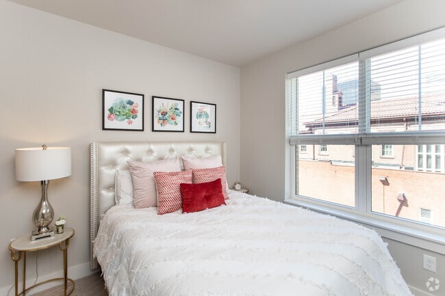2BR, 2BA - 1,031-1,089 SF - Stevie - Xander on State