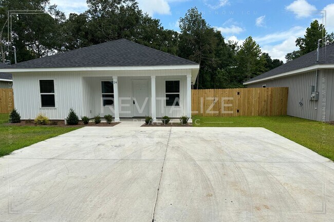 Foto del edificio - **OPEN HOUSE 08/17 1-3PM** 4 Bed/2 Bath Ho...