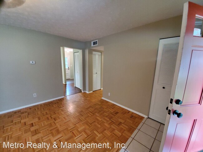 Building Photo - 3 br, 1.5 bath House - 9808 Tucson Ct