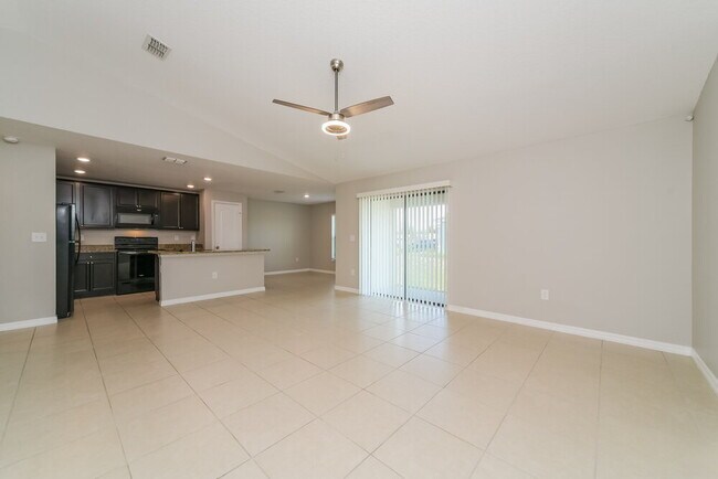 Building Photo - 246 Hyacinth Ct