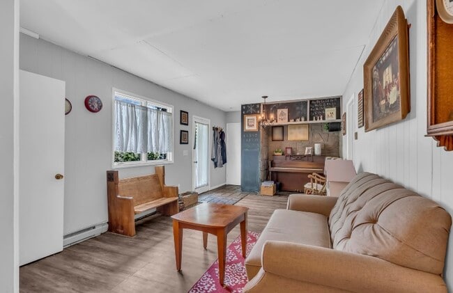 Building Photo - 8 Winona Ter