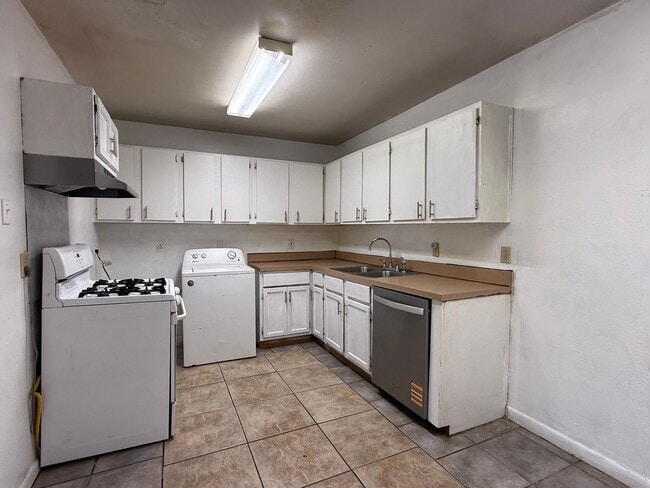 Building Photo - Room To Stretch