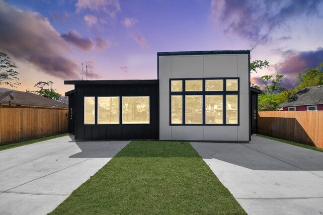 Building Photo - 8106 Locksley Rd