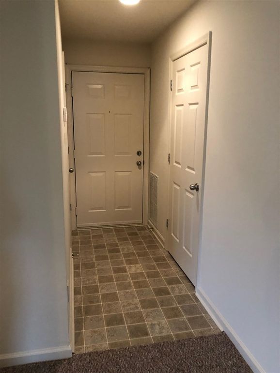 Foto del edificio - 300 Riverbend Dr