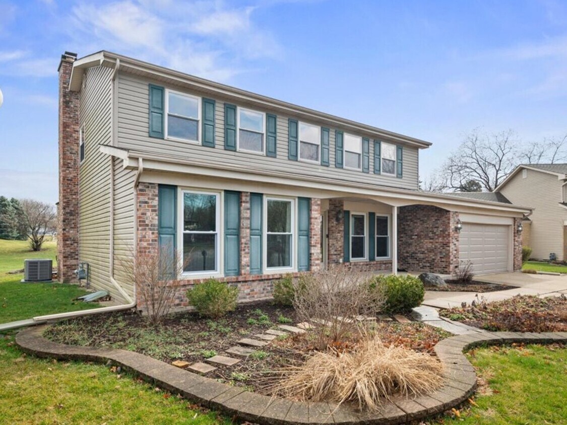 Primary Photo - 24W667 Blackstone Ct