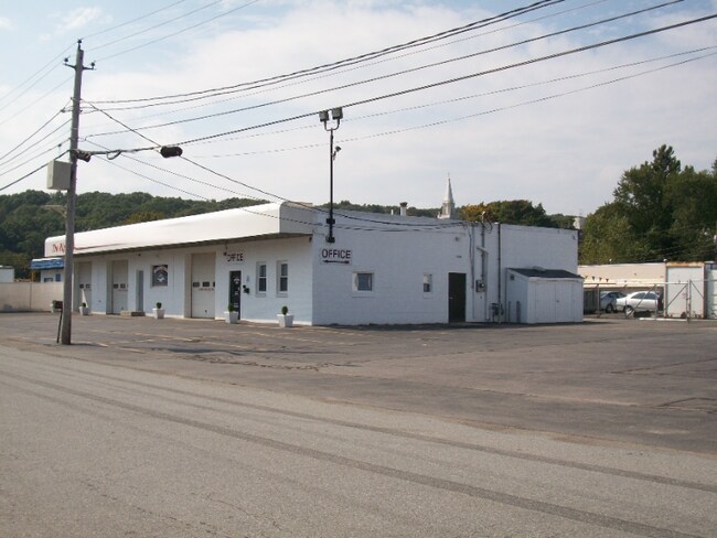 Building Photo - 26 Begonia St