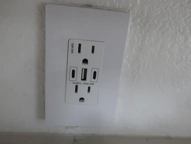 Building Photo - Home in move in condition and just waiting...