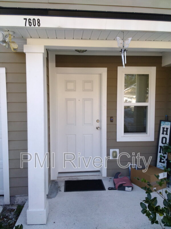 Foto del edificio - 7608 Rain Forest Dr N