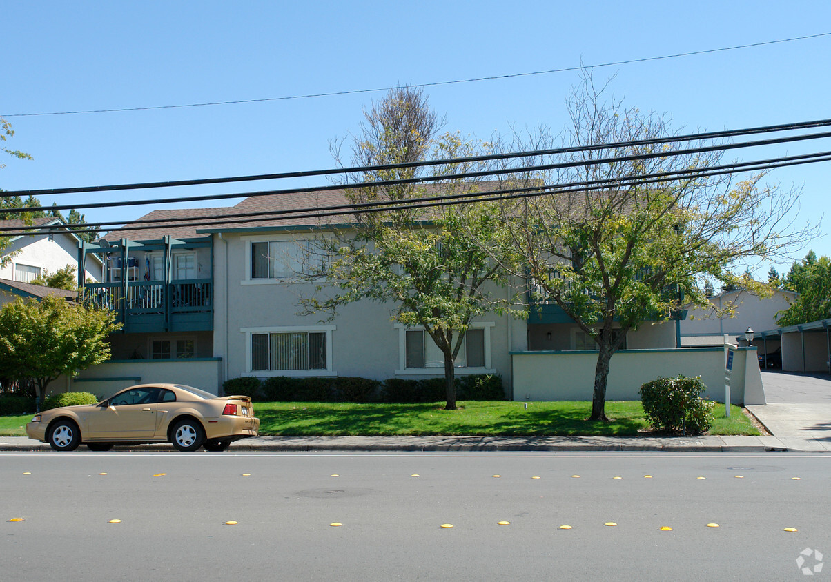 Building Photo - Bennett Valley Villa