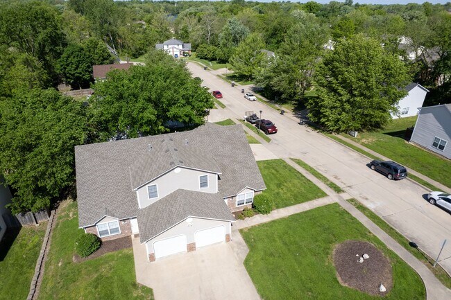 Building Photo - 5005-5007 Carrie Ridge Dr.