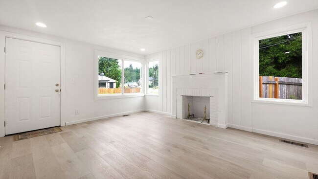 Foto del edificio - Rambler with Adult Family Home Certification – 3 Bed, 1 Bath + Additional Living Spaces